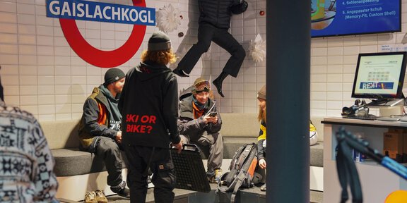 Innen 5 - Intersport Glanzer Gaislachkogelbahn | Shop 1 - Sölden