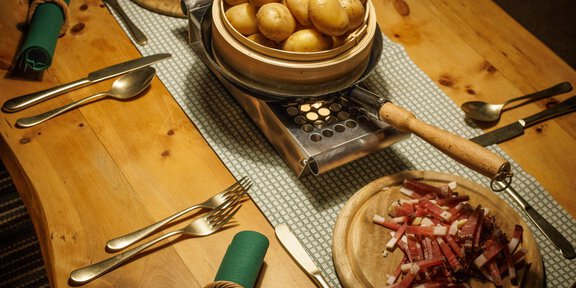 Sahnestüberl Tisch - Zwieselstein