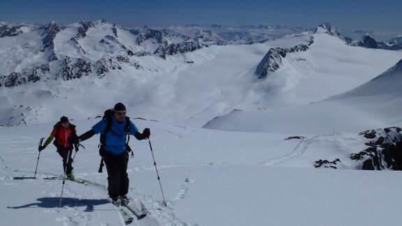 View towards the Gurglerferner glacier. You can also see the path that comes up from the south ridge. - Ötztal