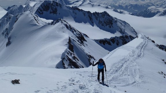 View over the south ridge towards the south - Ötztal