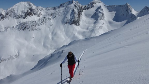 Blick ins Rotmoostal, mit den dortigen lohnenden Tourenzielen. - Ötztal