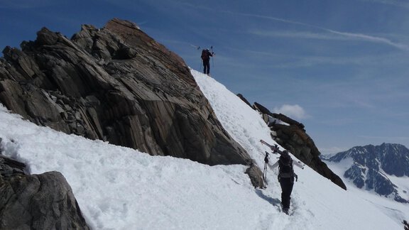 This time we are taking the skis with us to the summit. - Ötztal