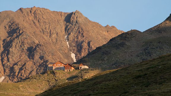 Breslauer Hut in the morning light - Bianca Klotz