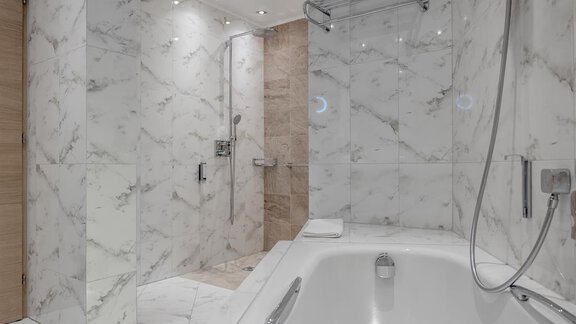 Badezimmer - Hotel Enzian - Hochsölden