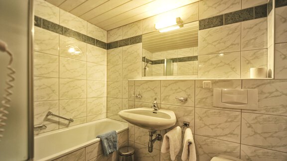 Doppelzimmer Wald Badezimmer - Haus Timmelseck - Obergurgl 