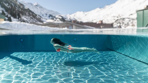 enzian_pool_unter_wasser-4430 - Hotel Enzian & Appartementhotel Johannes - Obergurgl 