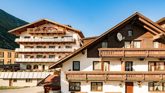 Anischt mit Nebenhaus - Hotel Mathiesn - Obergurgl 