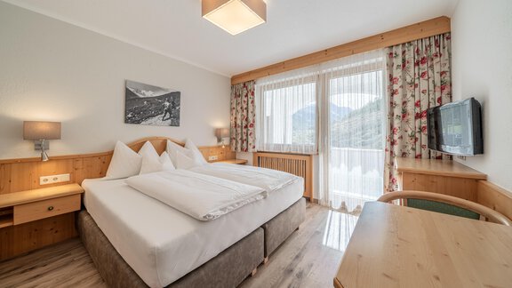 Doppelzimmer mit Balkon - Pension Bergfrieden - Obergurgl 