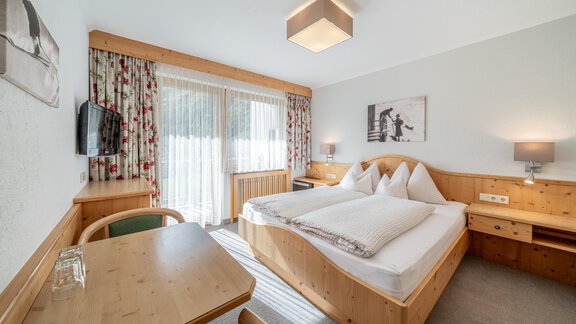 Doppelzimmer mit Balkon - Pension Bergfrieden - Obergurgl 