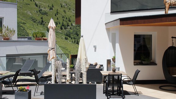 Sitzgelegenheit mit einzigartigem Panoramablick - Hotel Olympia - Obergurgl 
