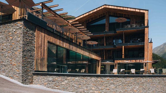 2800x1900_ansicht_sommer_03 - Grünwald Resort Sölden - Sölden