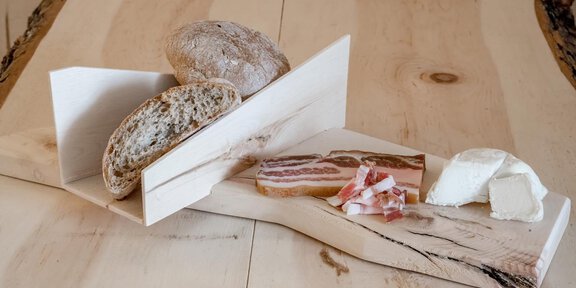Zirbenbrett mit Köstlichkeiten - goas | gurgler hofkäserei - Obergurgl 