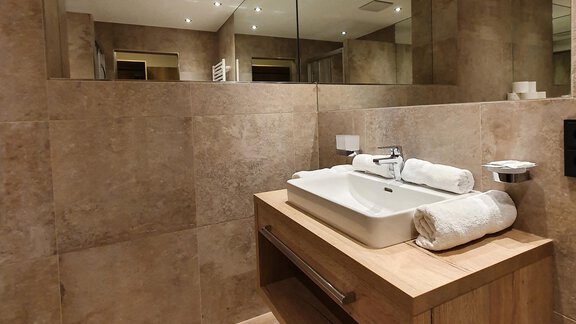 Kirchenkogel Deluxe Doppelzimmer Bad - Alpenhotel Laurin - Hochgurgl