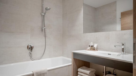 Badewanne Seenplatte - Hotel Mathiesn - Obergurgl 