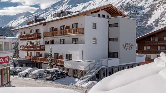 Hotelansicht Osten - Hotel Mathiesn - Obergurgl 
