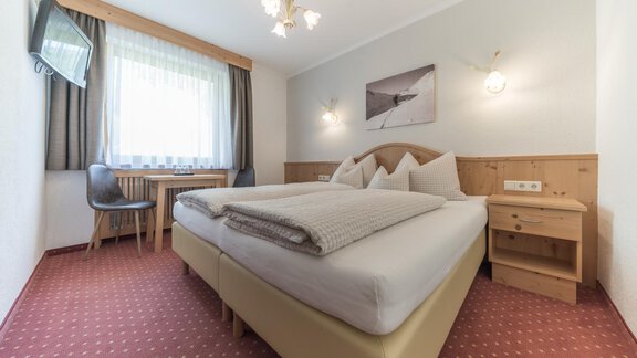Doppelzimmer ohne Balkon - Pension Bergfrieden - Obergurgl 