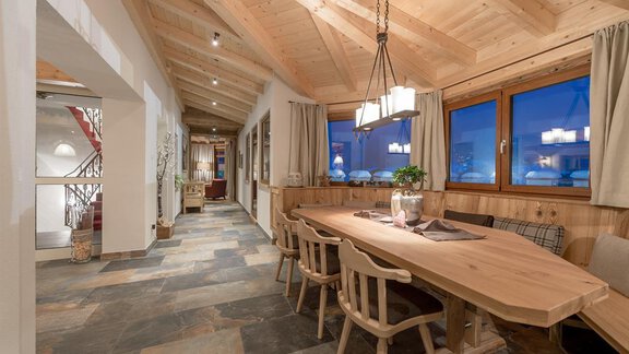 Stammtisch - Rezeption - Burghotel Alpenglühn - Obergurgl 
