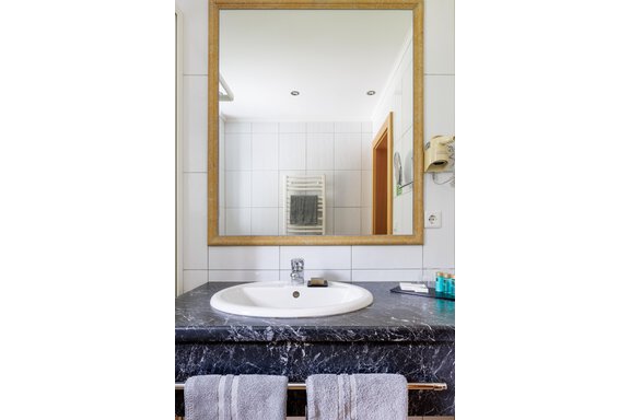 Badezimmer - Hotel Alpenaussicht - Obergurgl 