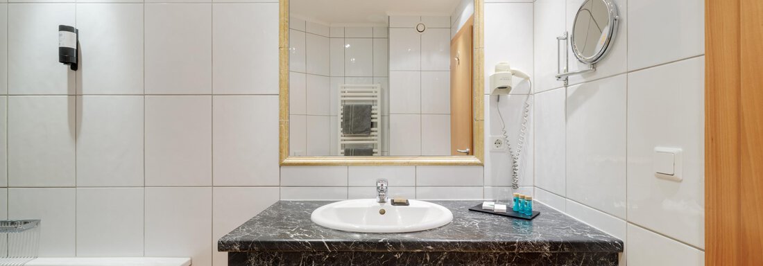 Badezimmer - Hotel Alpenaussicht - Obergurgl 
