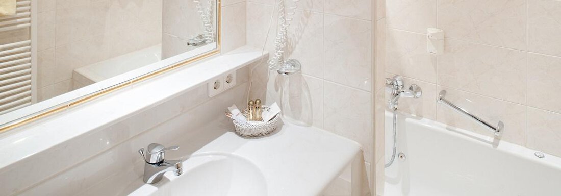Komfortdoppelzimmer Typ A Badezimmer Komfortdoppelzimmer Typ A Badezimmer - Hotel Regina - Obergurgl