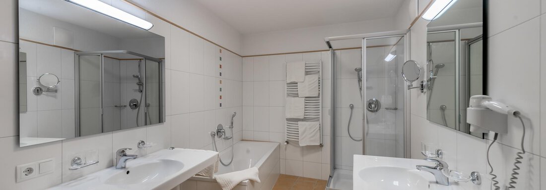 Badezimmer - Landhaus Jenewein - Obergurgl 