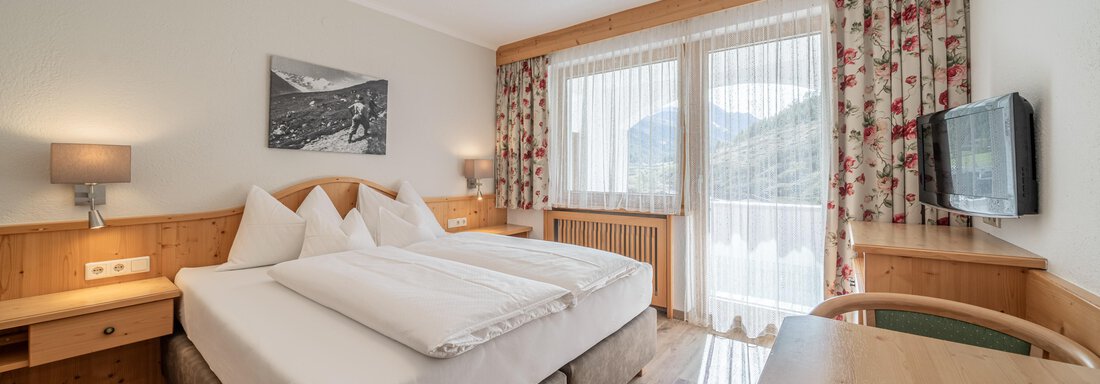 Doppelzimmer mit Südbalkon Doppelzimmer mit Südbalkon - Pension Bergfrieden - Obergurgl