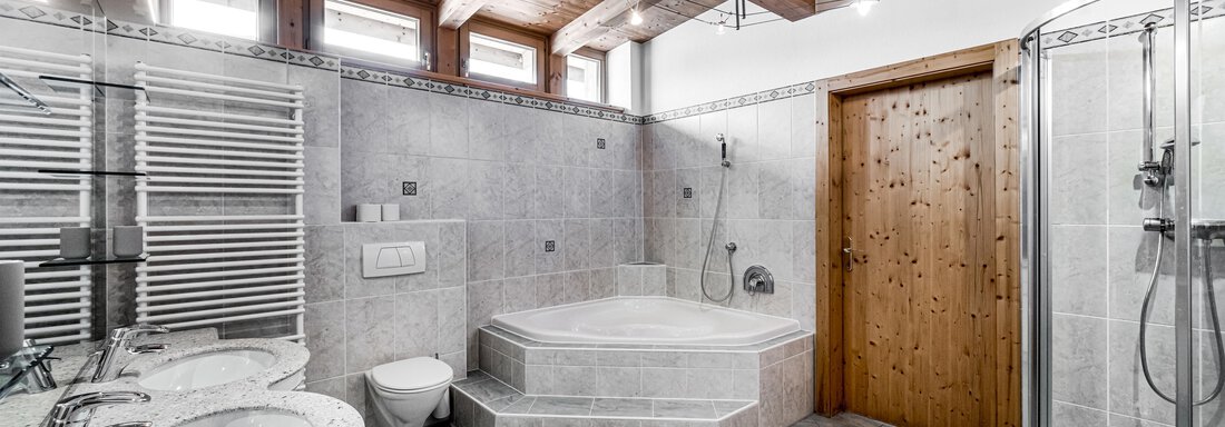 Badezimmer Obergeschoss Badezimmer Obergeschoss - Ferienhaus Chalet Angela - Obergurgl