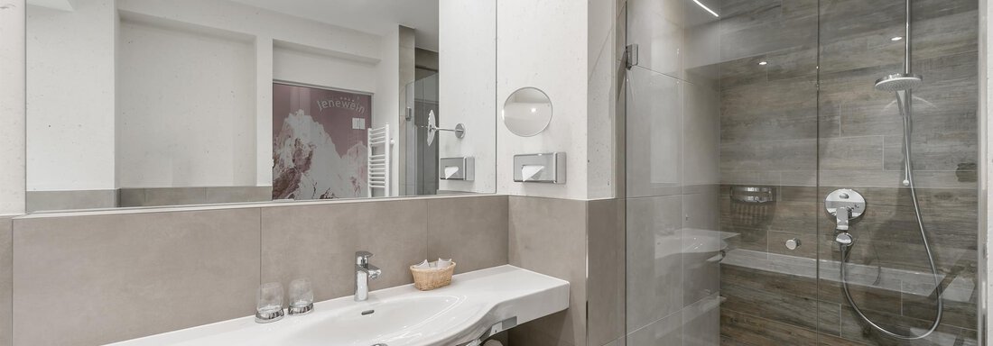Romantik Zimmer Kategorie F Bad - Hotel Jenewein - Obergurgl 