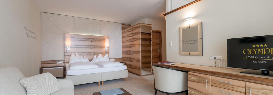 Doppelzimmer Superior Typ A mit Sitzgelegenheit | © Hotel Olympia (CC C) Doppelzimmer Superior Typ A mit Sitzgelegenheit - Hotel Olympia - Obergurgl