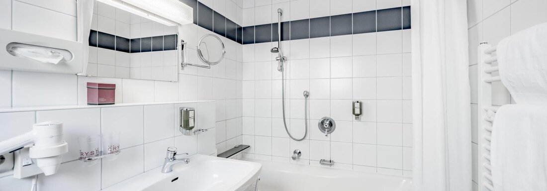 Standard Room Badezimmer - Hotel Sportiv by VAYA - Obergurgl 