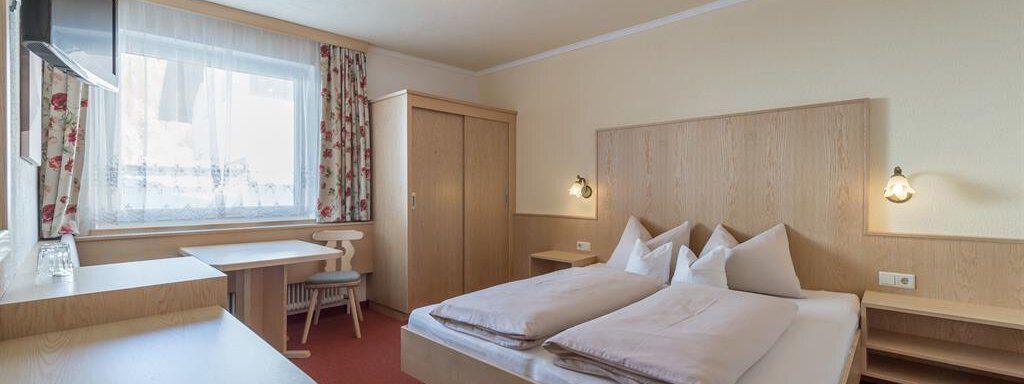 Familienzimmer Schlafzimmer 1 Familienzimmer Schlafzimmer 1 - Pension Bergfrieden - Obergurgl