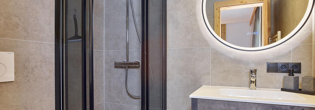 Badezimmer im Dusche und WC - Hotel Alt Vent - Tyrol - Vent